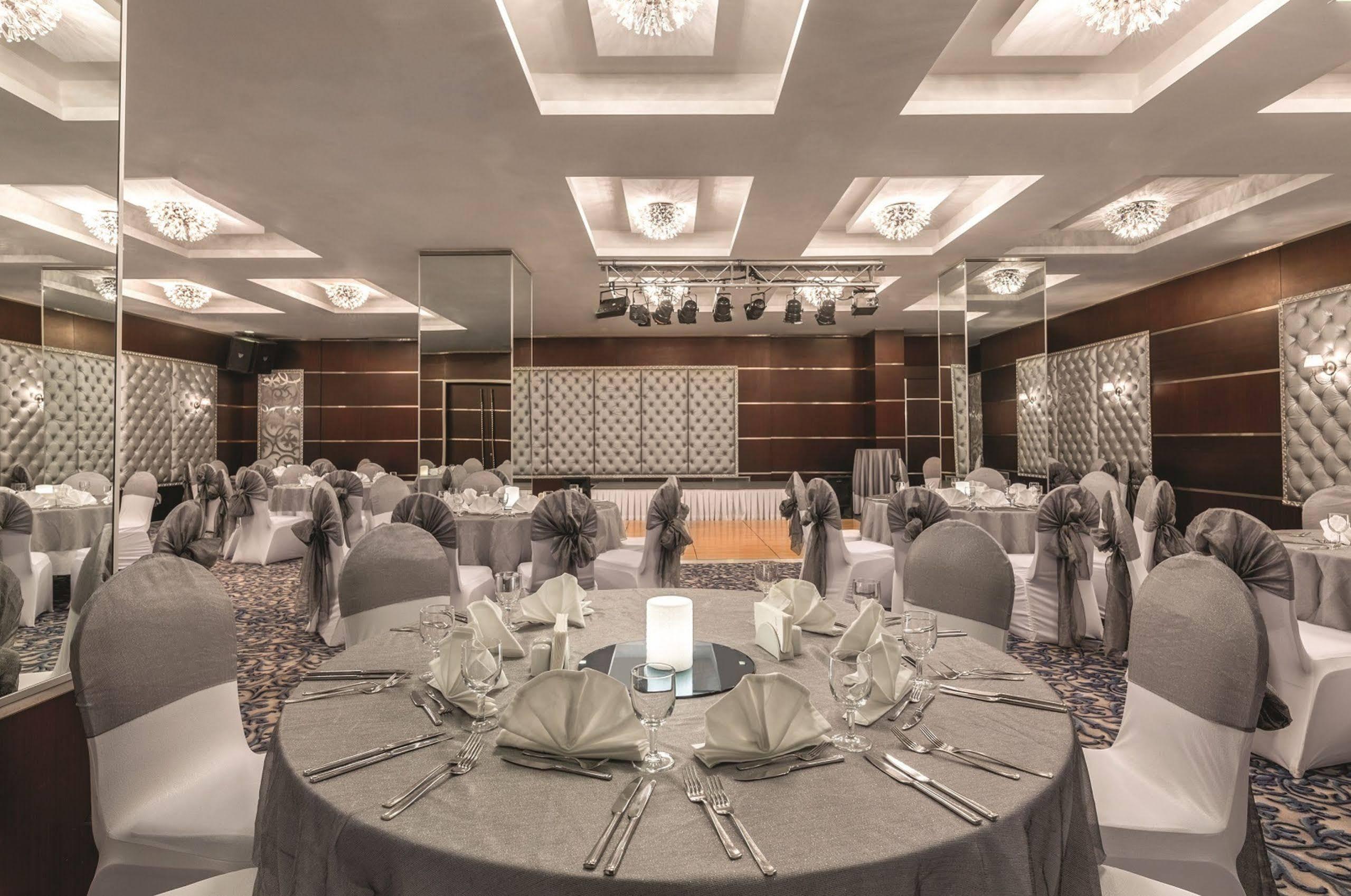 รามาดา บาย วินด์แฮม อังการา Hotel ภายนอก รูปภาพ